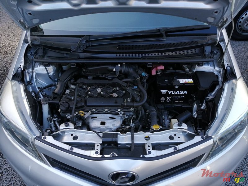 2012' Toyota Vitz photo #7