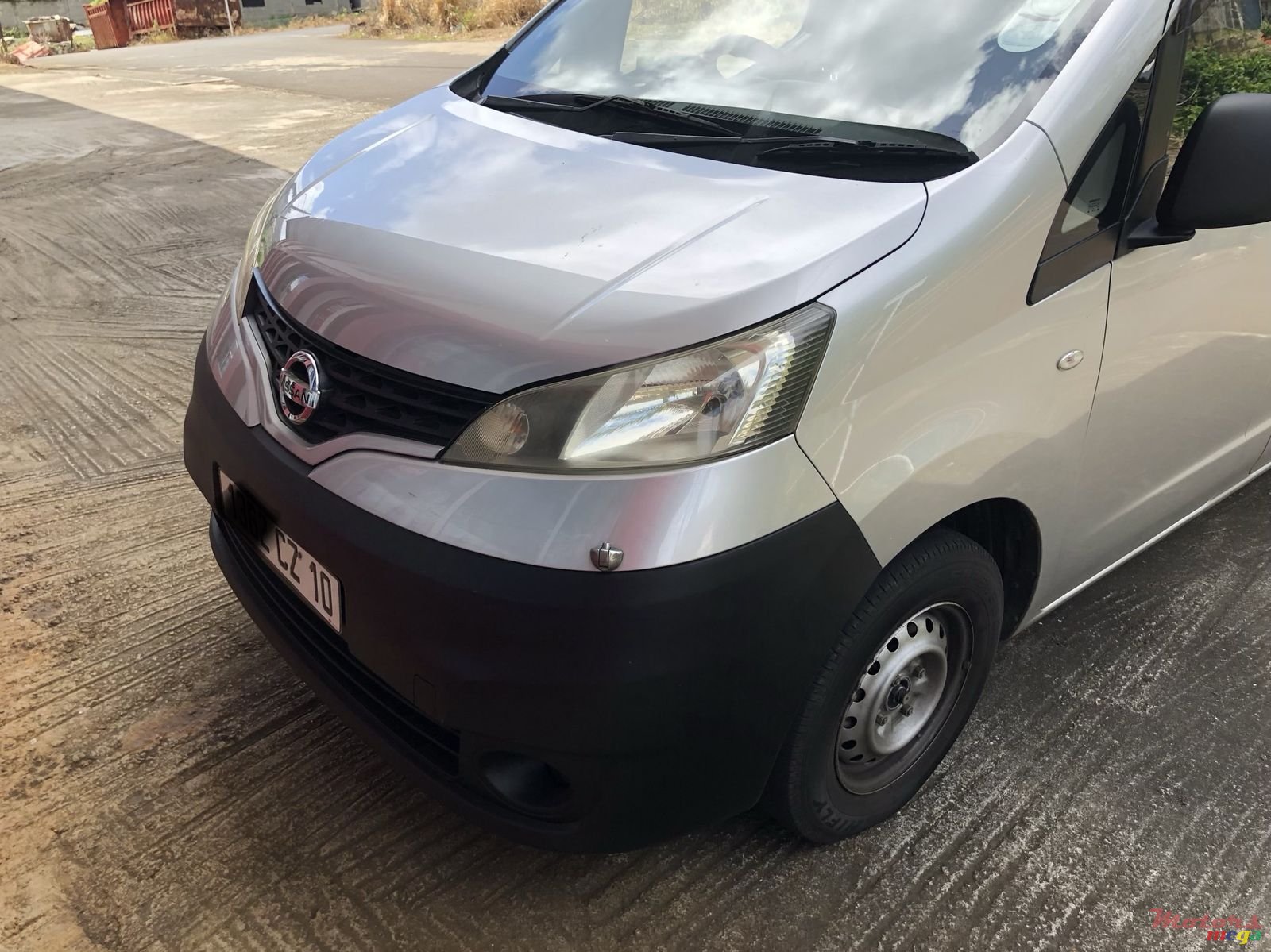 2010' Nissan photo #3