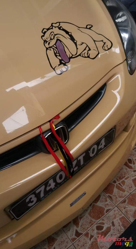 2004' Honda Fit photo #2