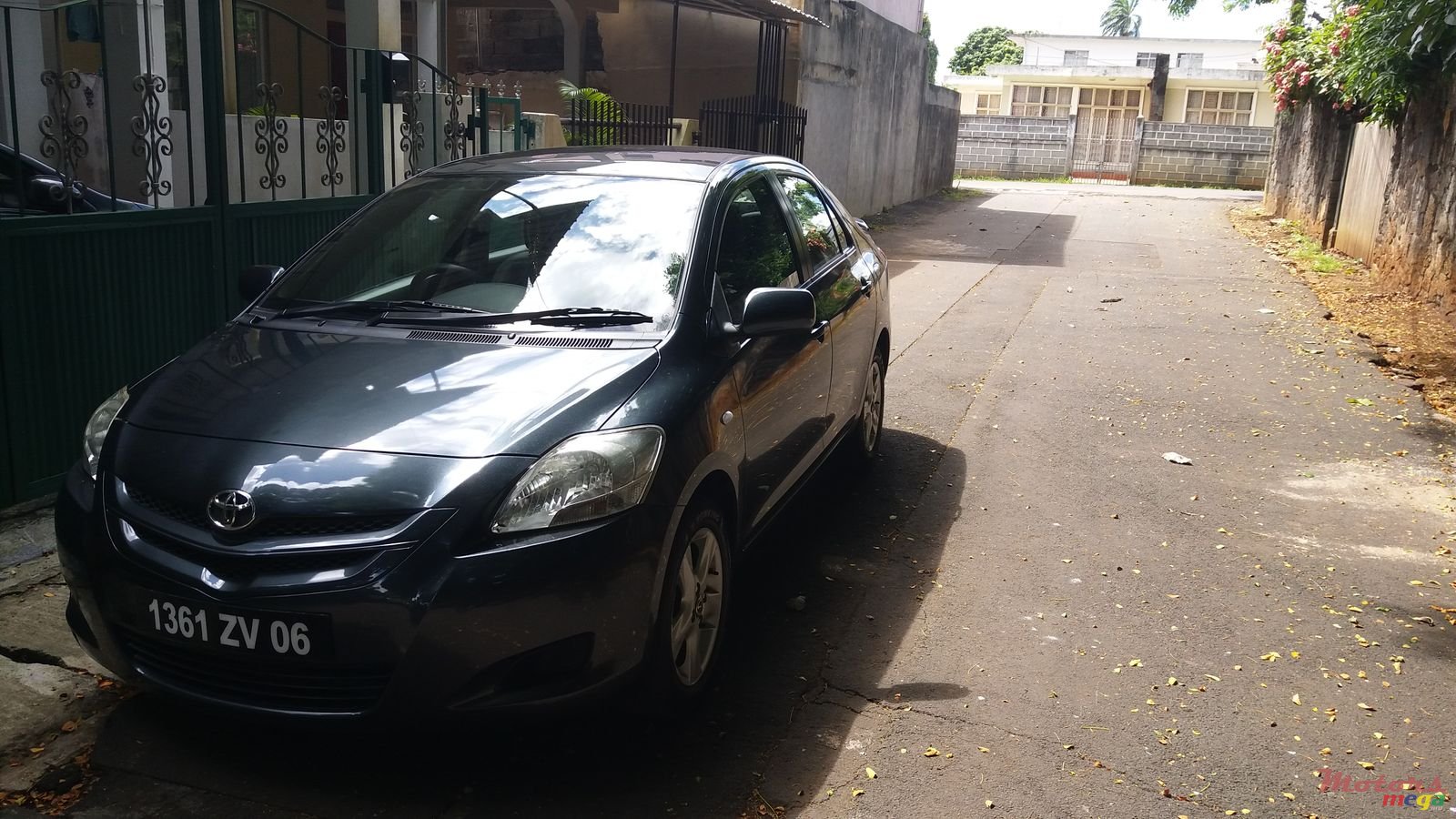 2006' Toyota Yaris photo #2