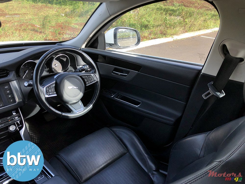 2019' Jaguar XF photo #5