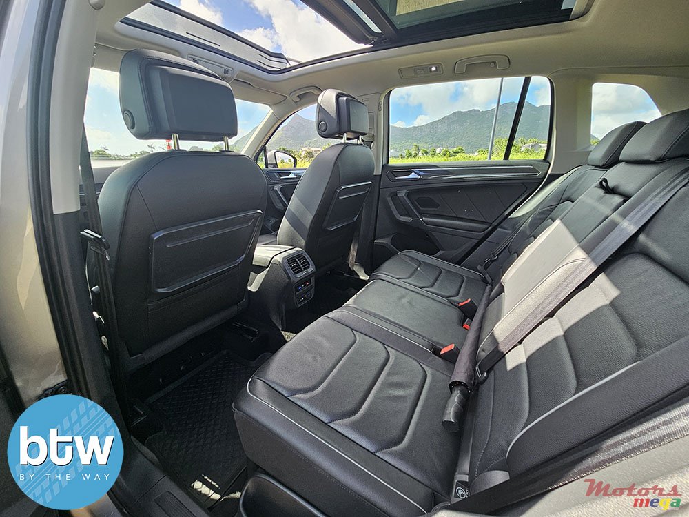 2019' Volkswagen Tiguan HIGHLINE photo #5