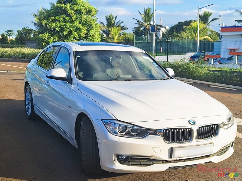 2015' BMW 3 Series Sedan photo #1
