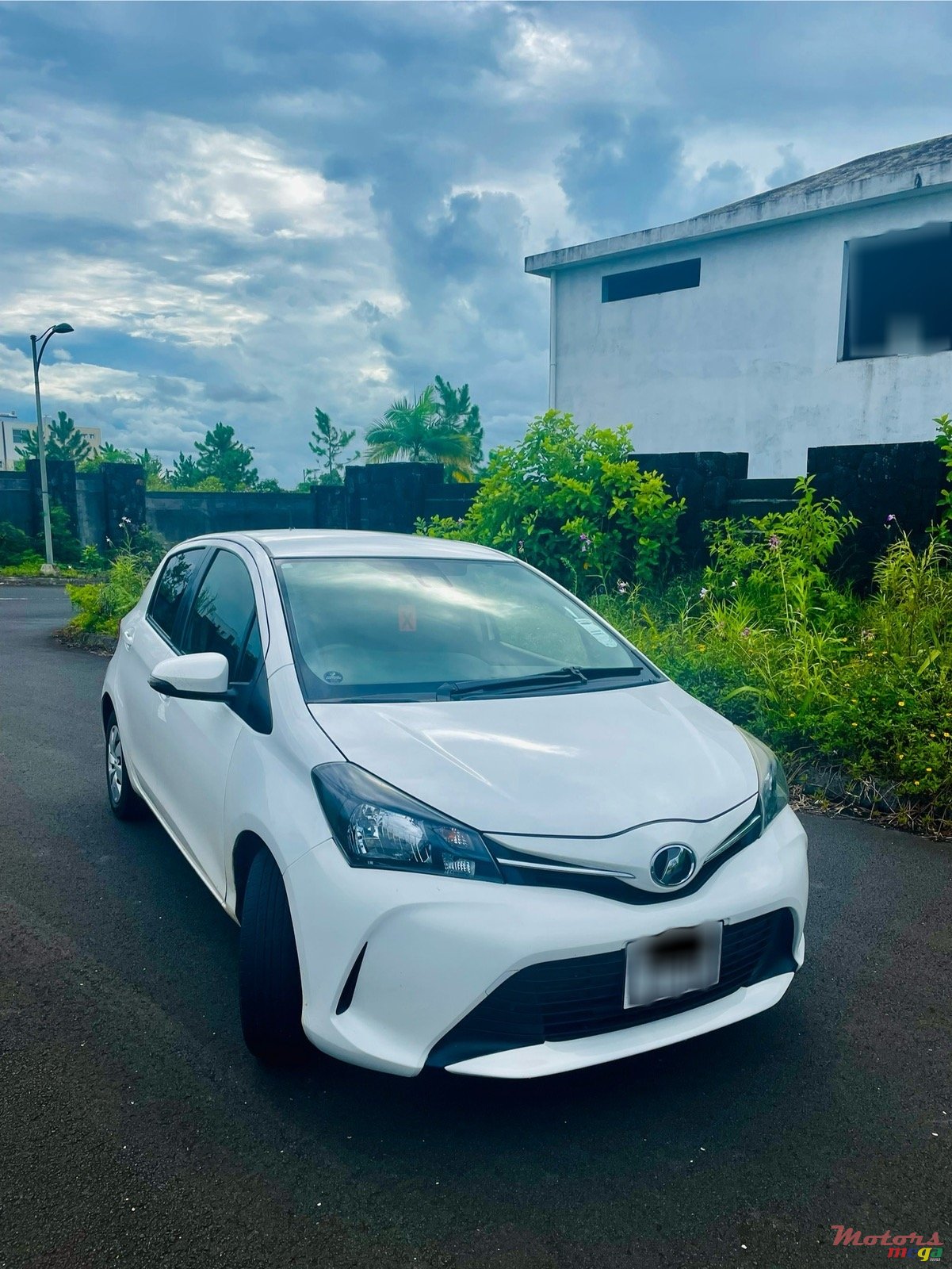 2016' Toyota Vitz photo #5