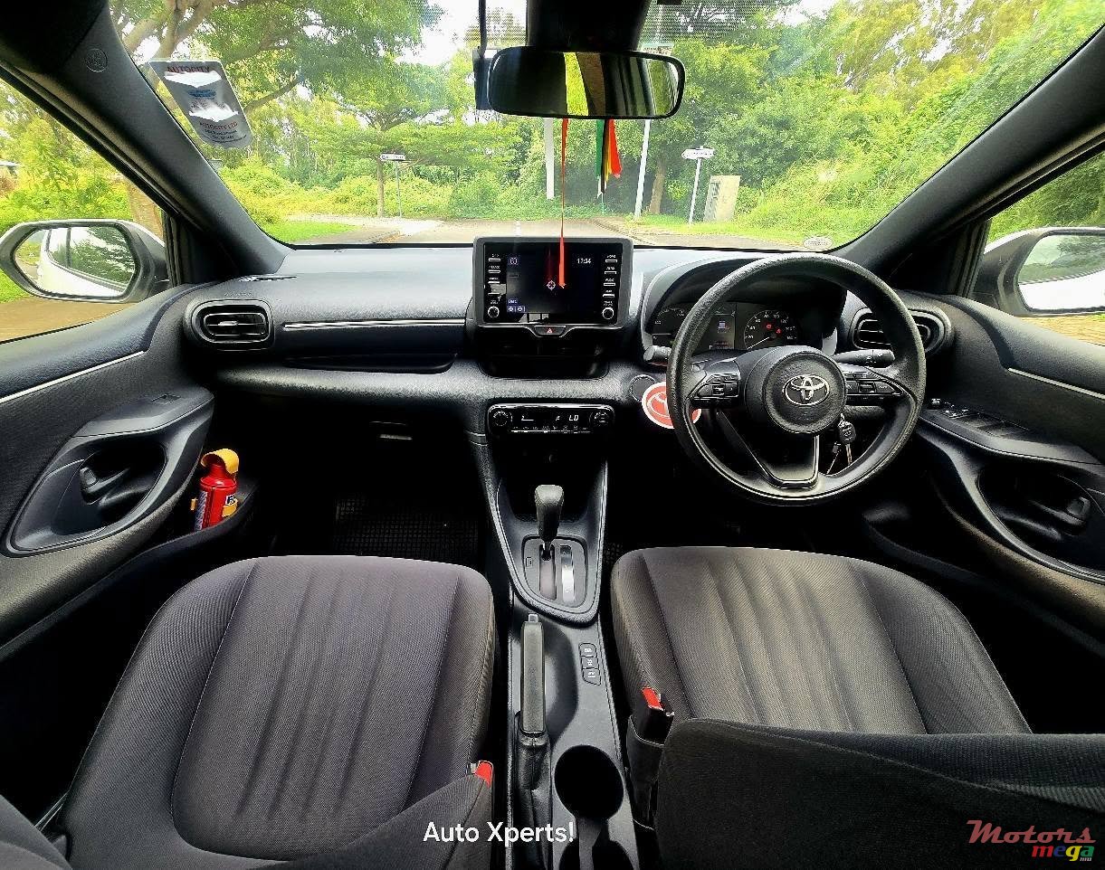 2020' Toyota Yaris photo #7