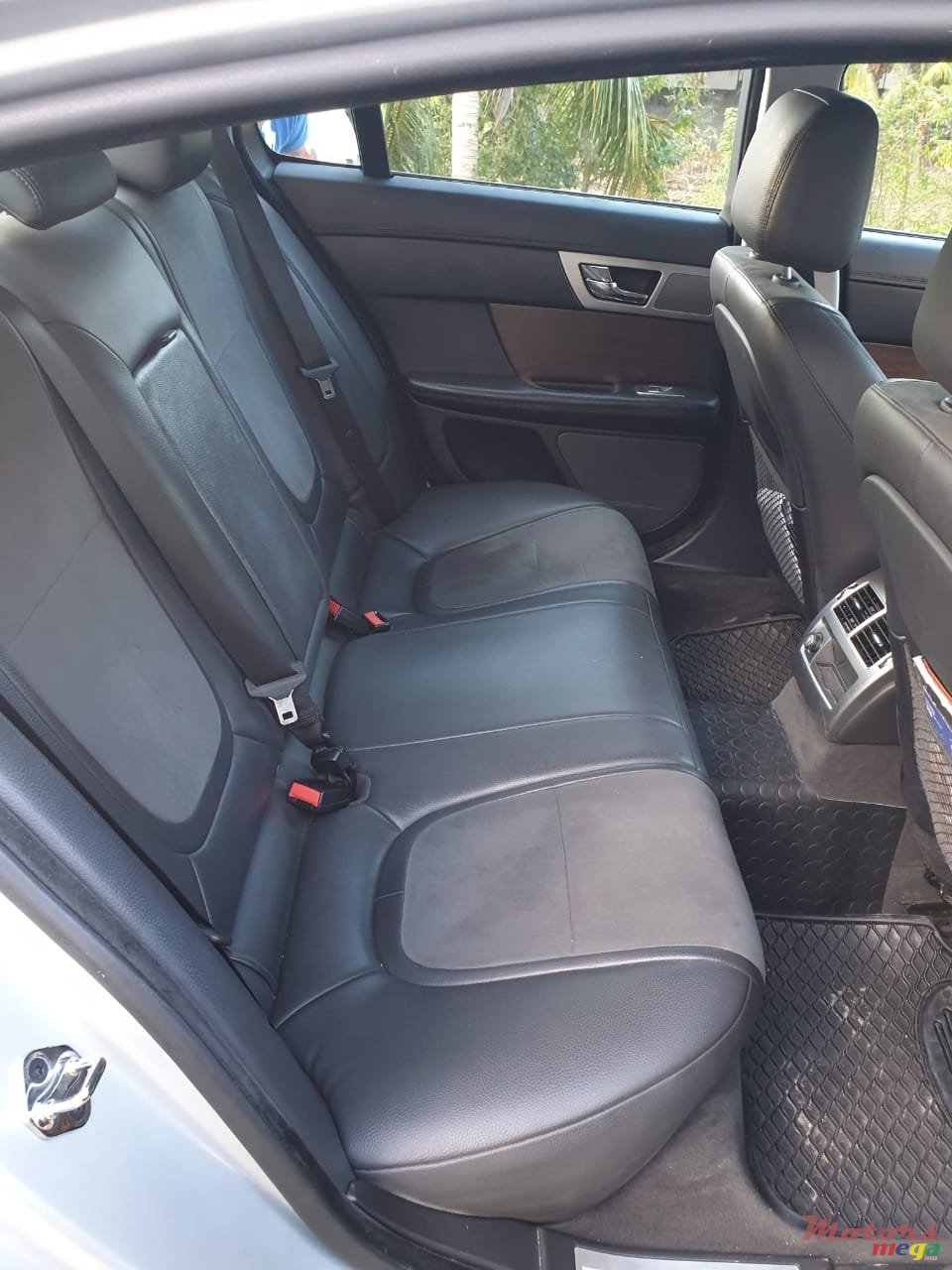 2015' Jaguar XF OEM Luxury photo #5