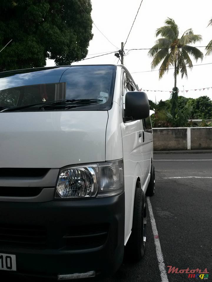 2010' Toyota Hiace photo #1