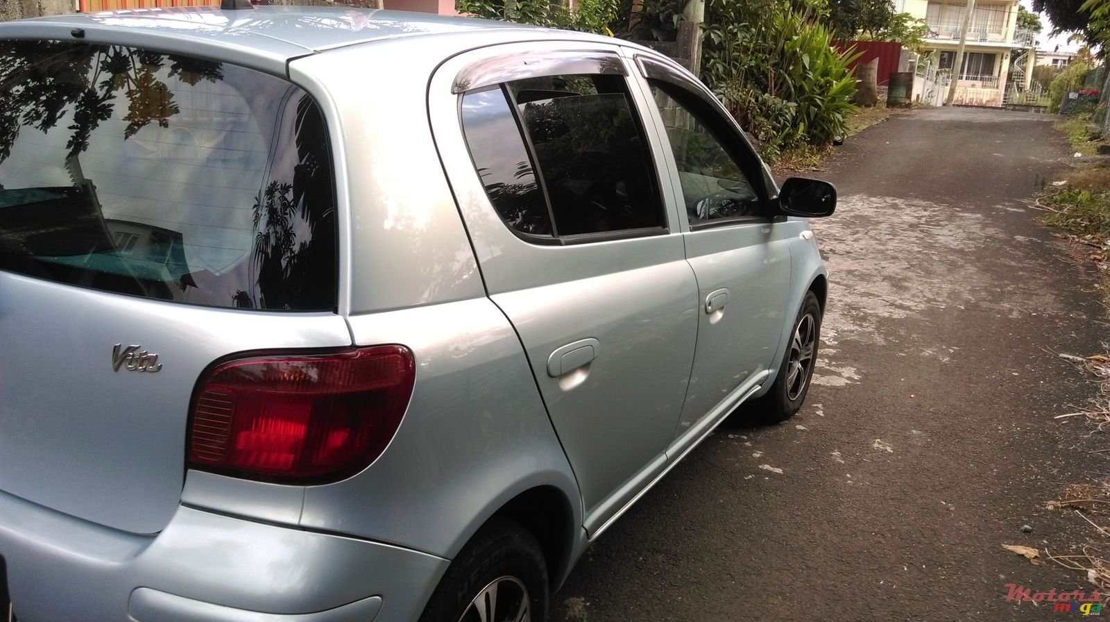 2004' Toyota Vitz photo #3