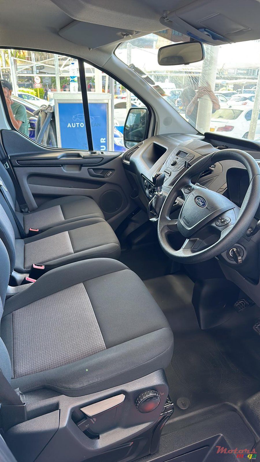 2020' Ford Transit Custom Panel van photo #4