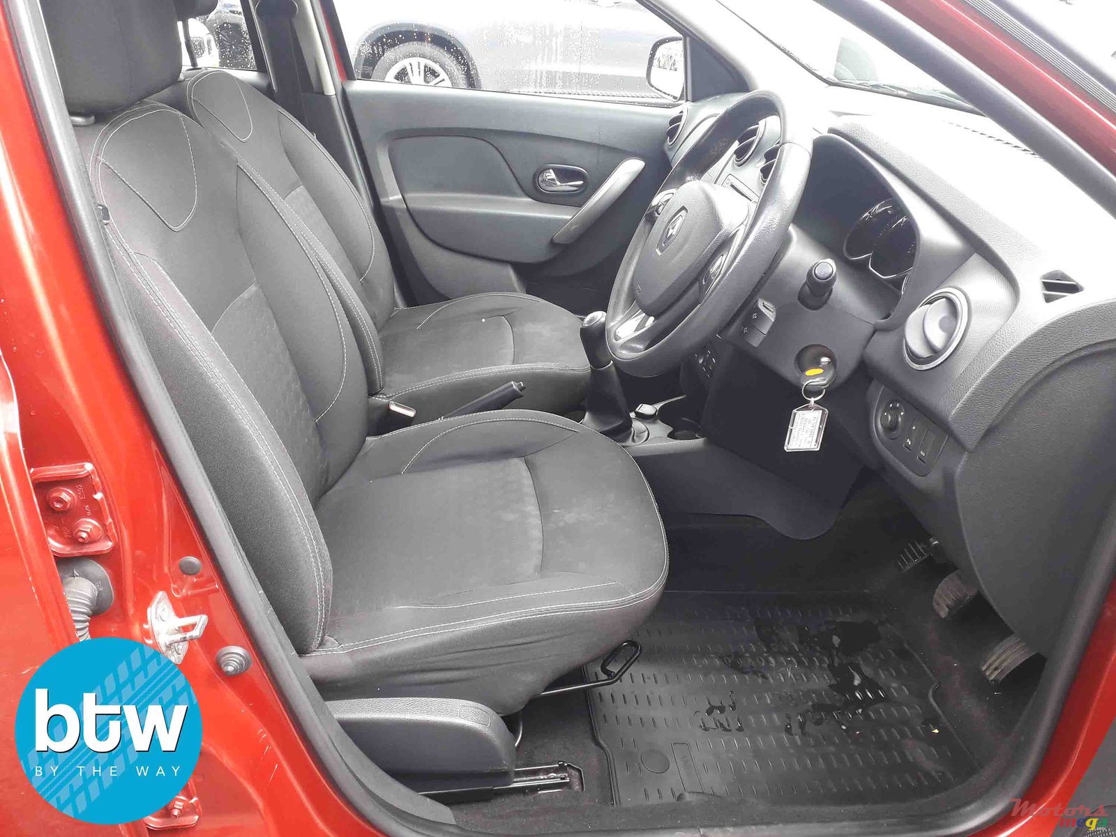 2014' Renault Sandero photo #4