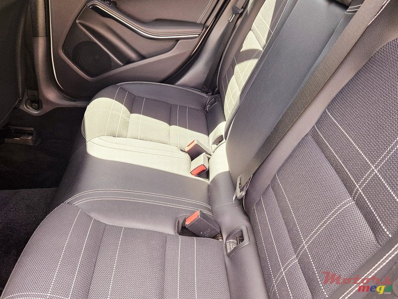 2016' Mercedes-Benz GLA 180 photo #5