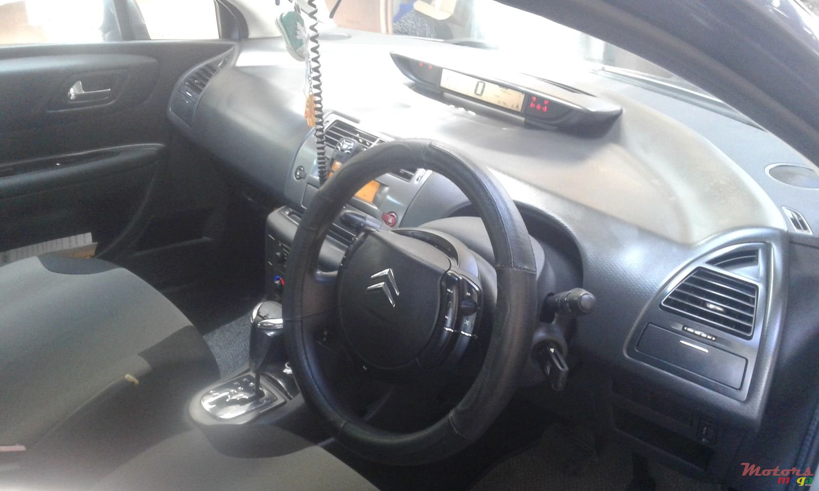 2009' Citroen C4 photo #3