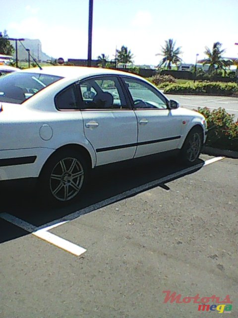 1998' Volkswagen Passat photo #2