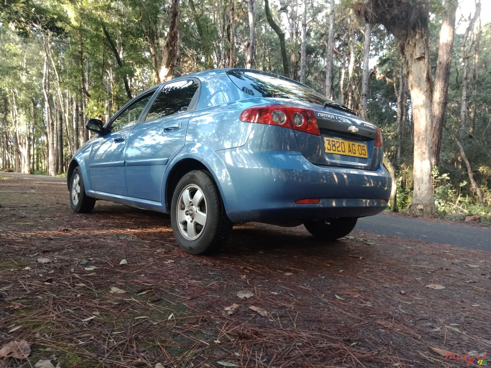 2005' Chevrolet Optra photo #3