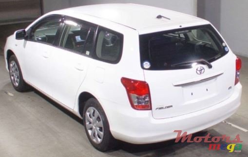 2011' Toyota Fielder photo #2