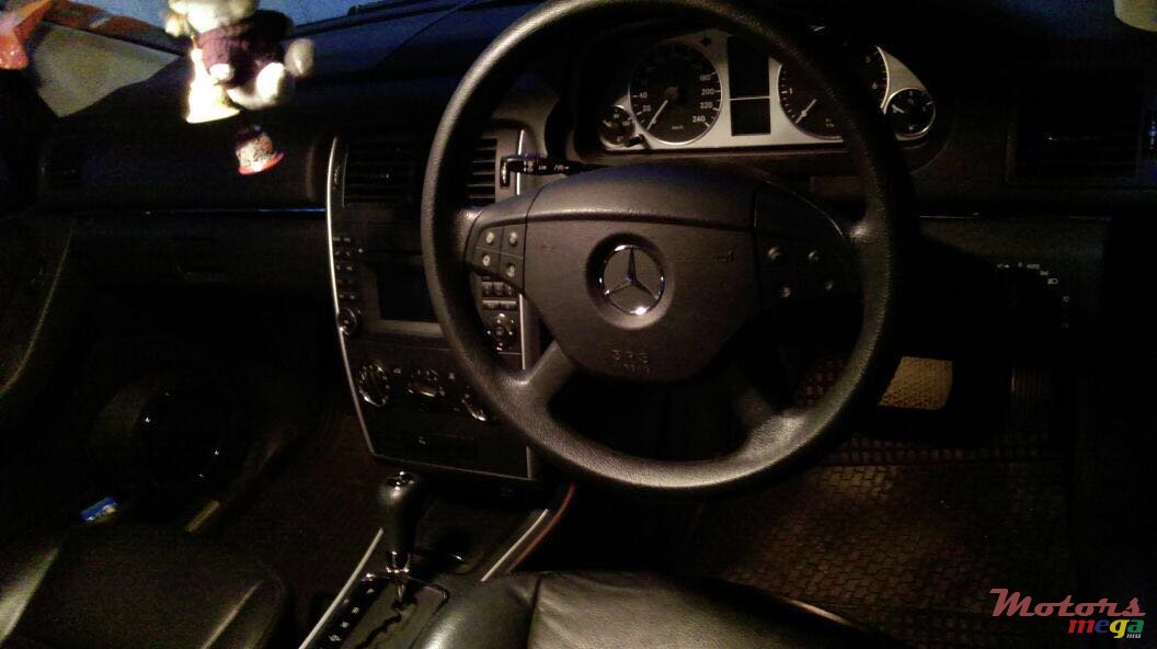 2011' Mercedes-Benz B 160 photo #5