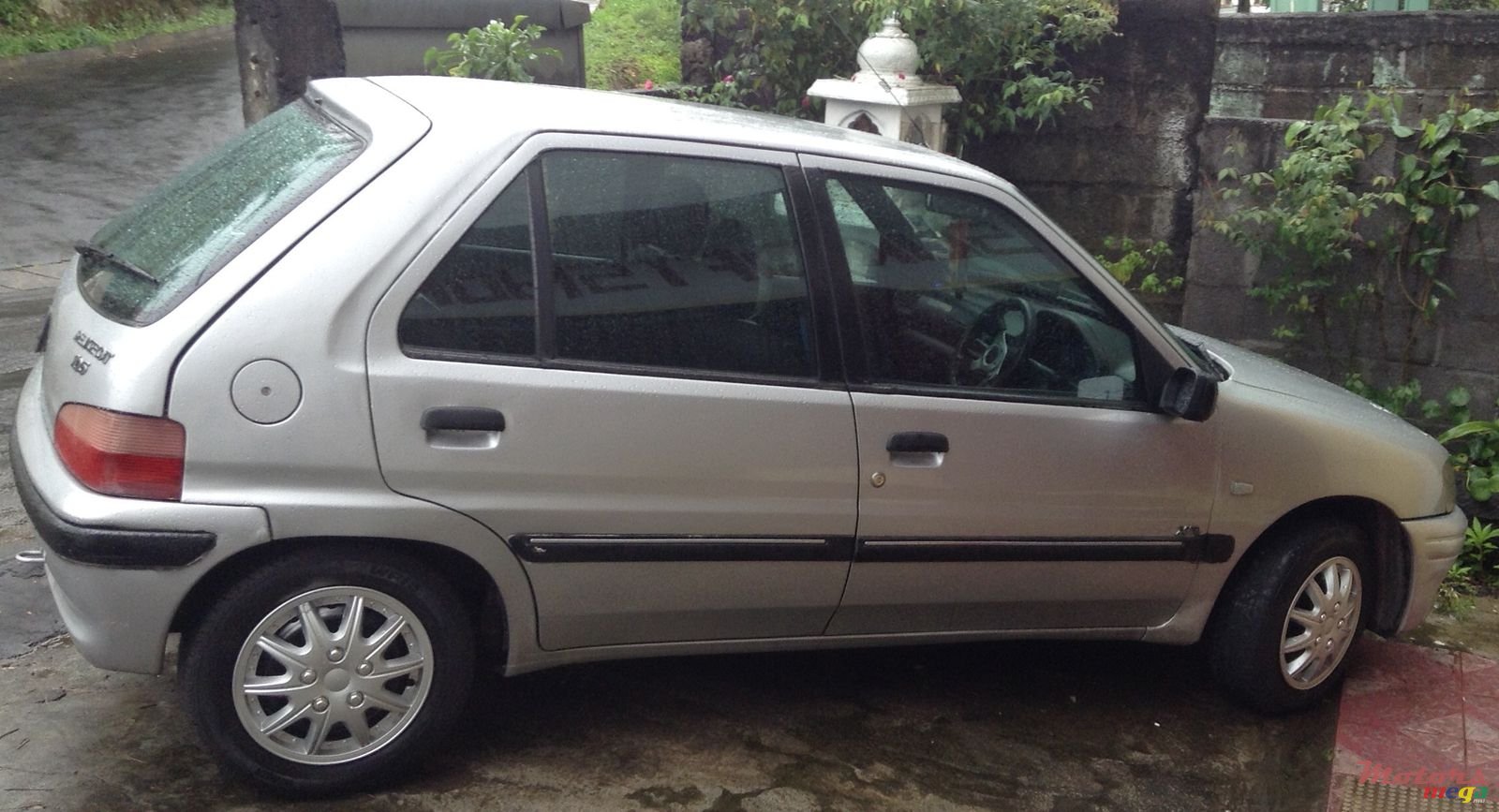 2001' Peugeot photo #1