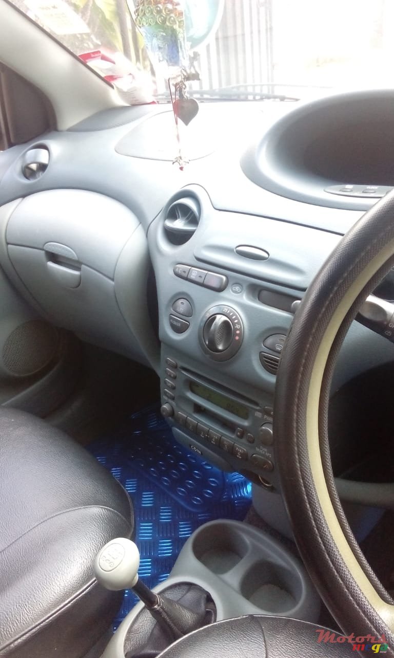 1999' Toyota Vitz photo #4