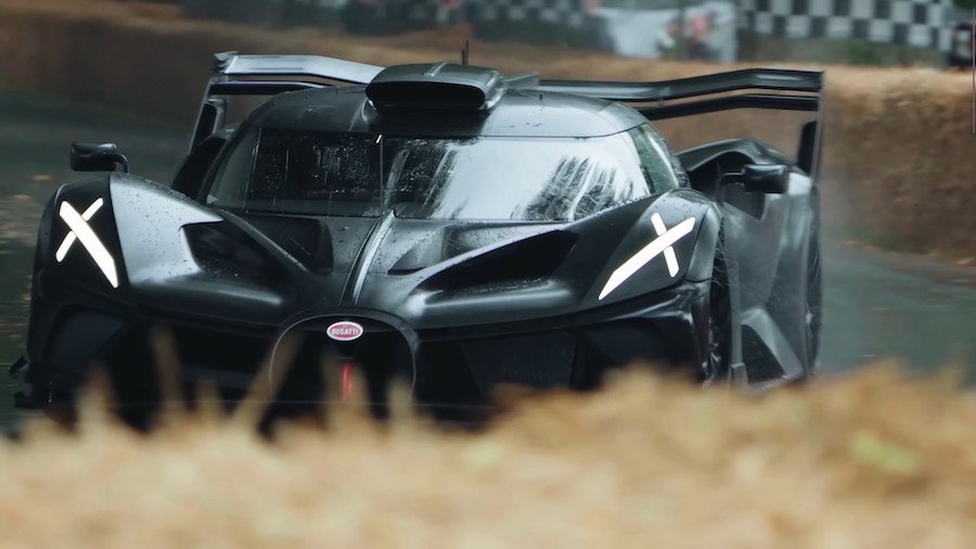 Aliens Have Landed: Bugatti Bolide Looks Like a Spaceship Between Goodwood's Haystacks