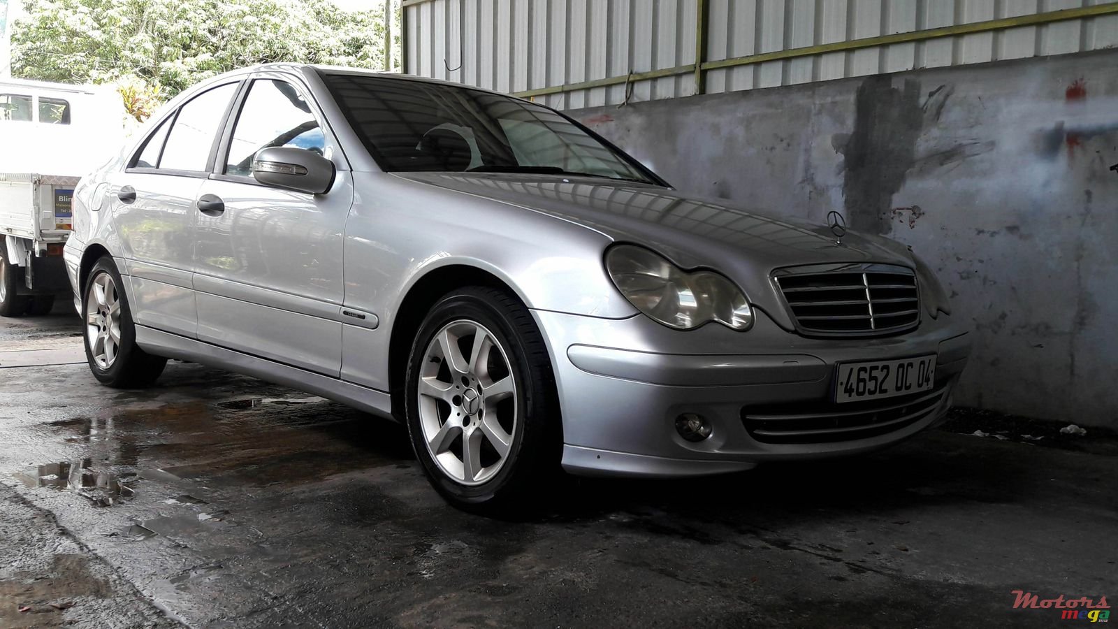 2004' Mercedes-Benz C-Class photo #3