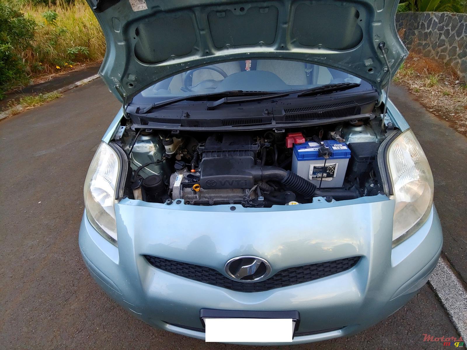 2009' Toyota Vitz 1300cc photo #5