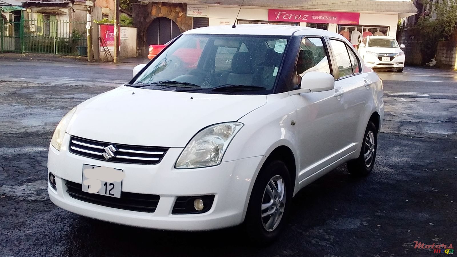 2012' Suzuki Swift Dsire photo #1