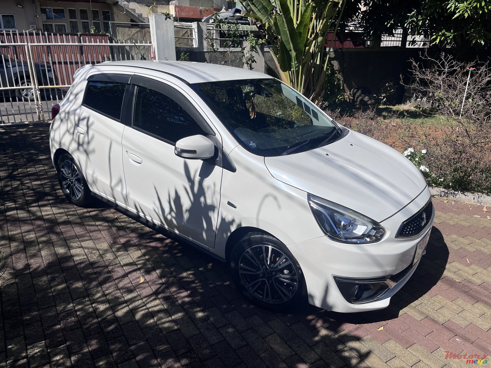 2019' Mitsubishi Mirage photo #2