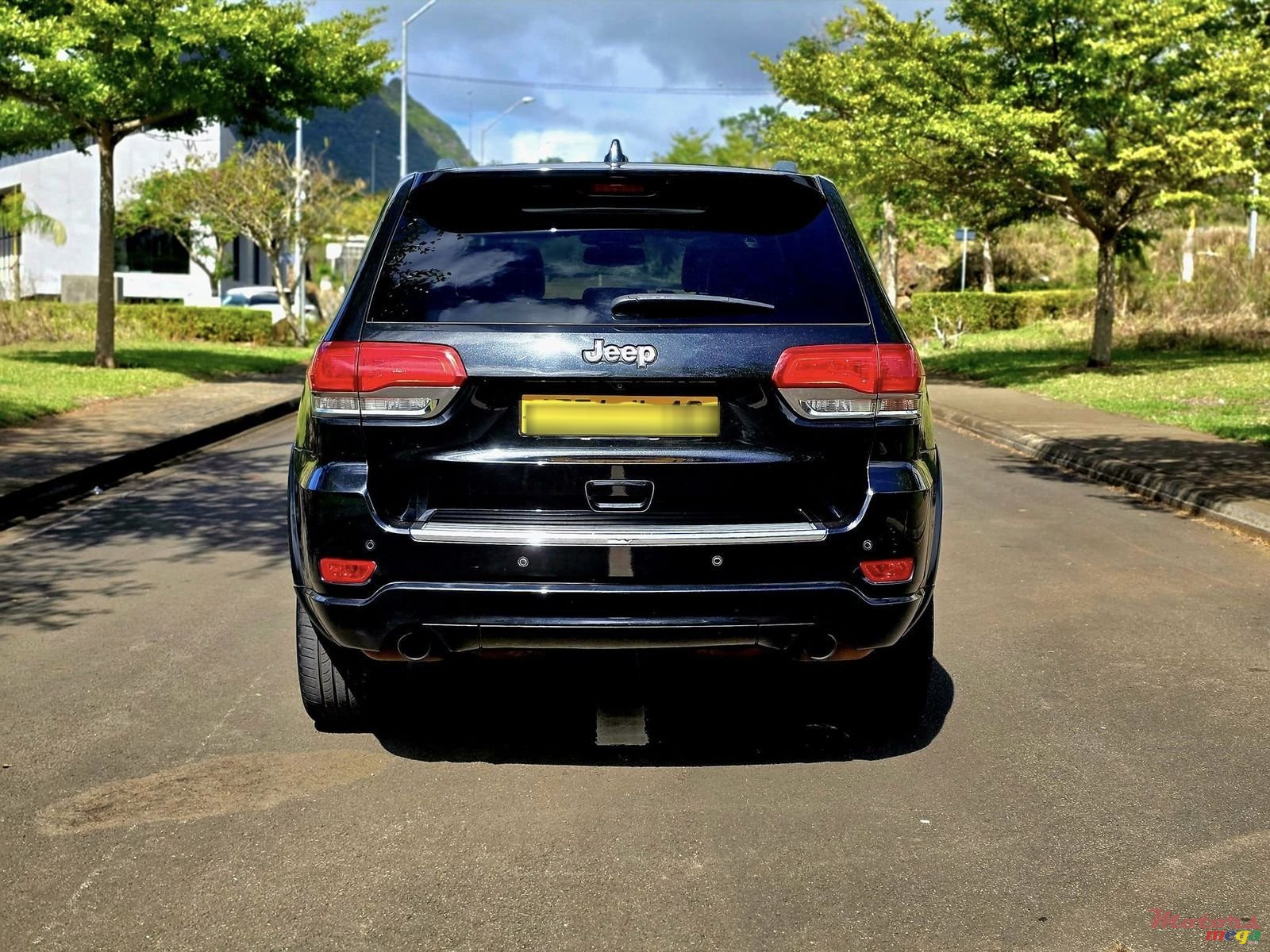 2016' Jeep Grand Cherokee photo #3