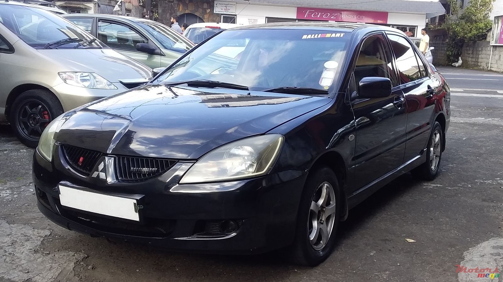 2004' Mitsubishi Lancer GLX photo #1