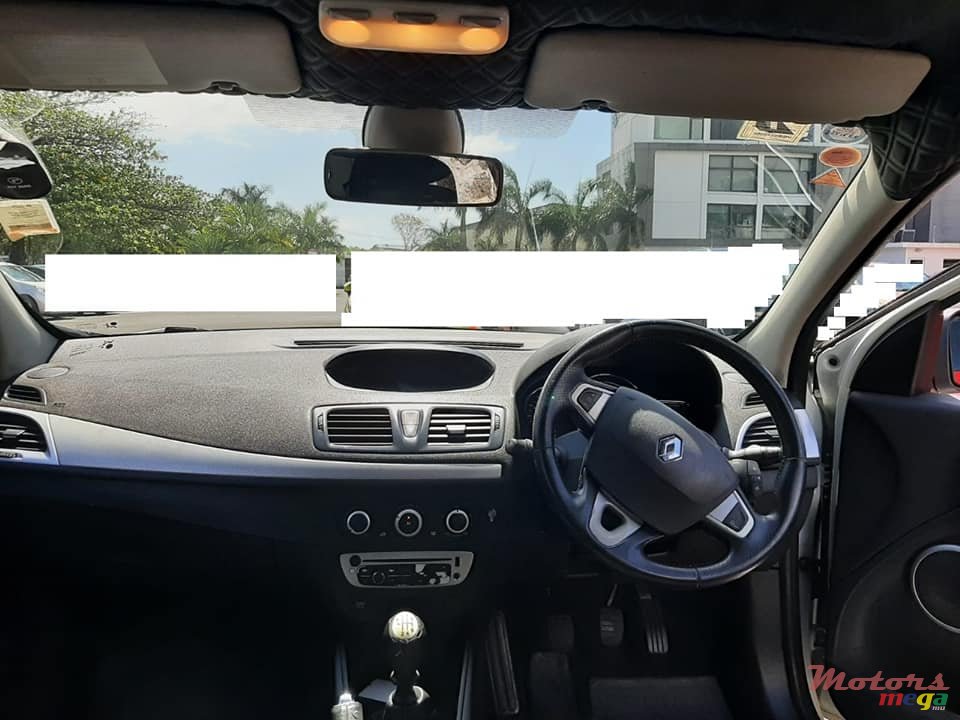 2013' Renault Megane Hatchback photo #4