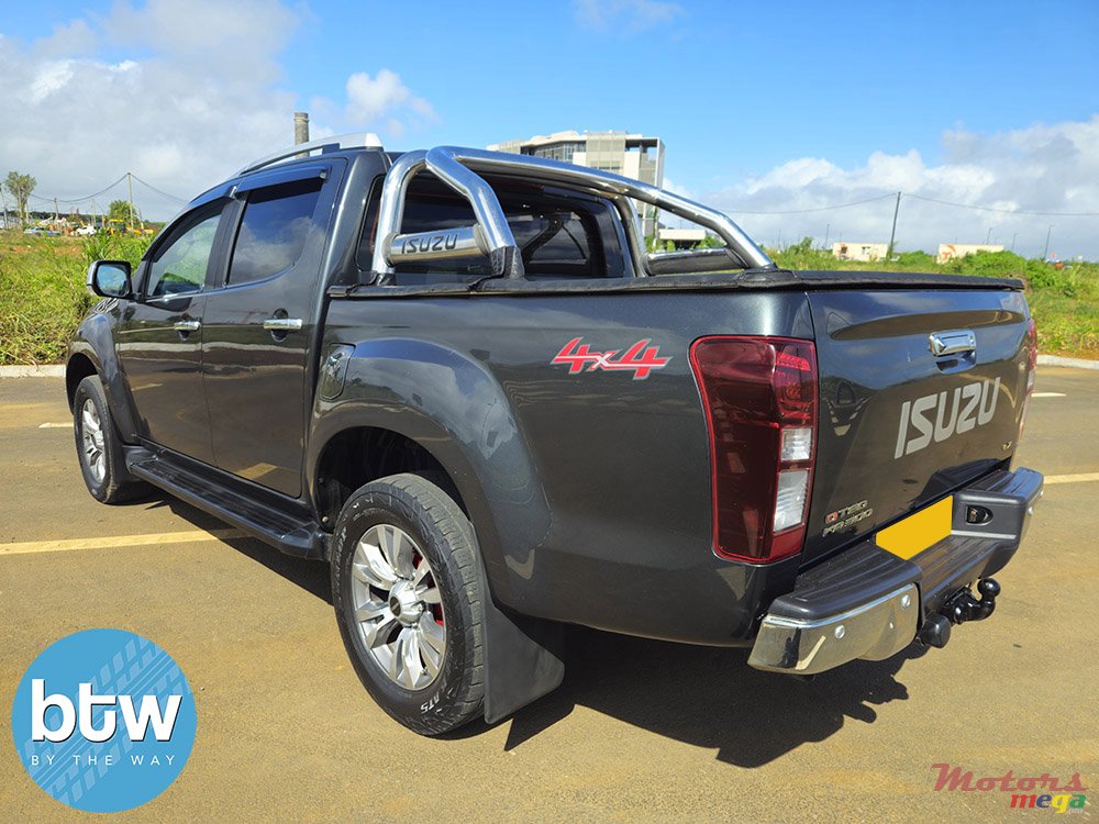 2017' Isuzu KB Series KB300 photo #3