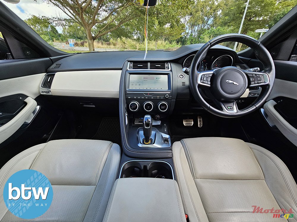 2019' Jaguar E-Pace photo #5