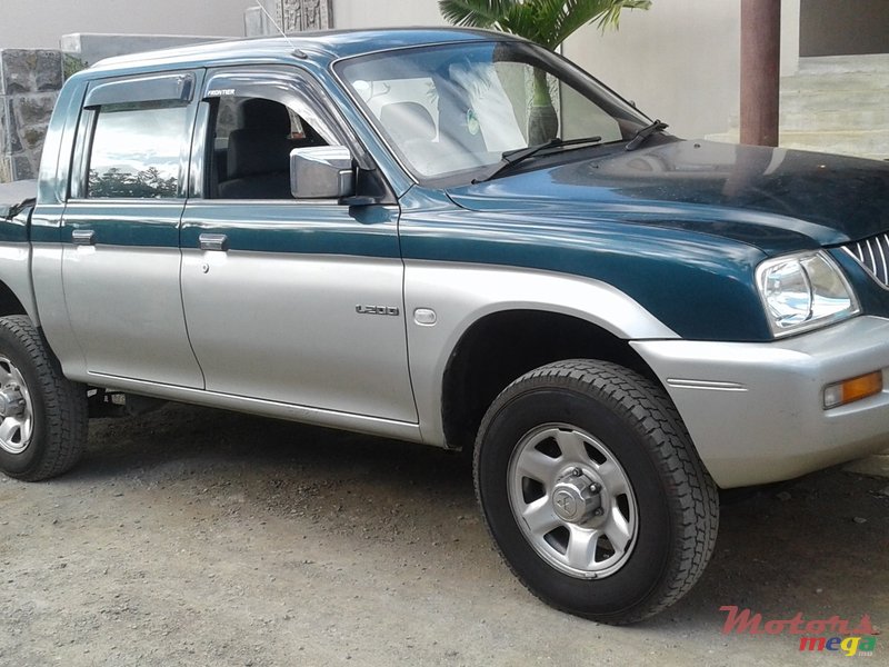 2008' Mitsubishi L 200 photo #1