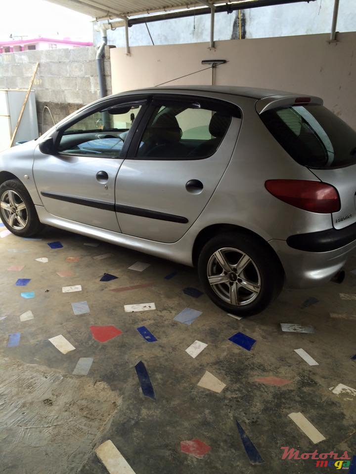 2000' Peugeot 206 photo #2