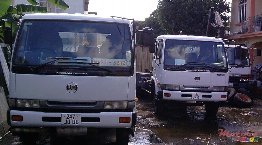 2001' Nissan lk 210 photo #3