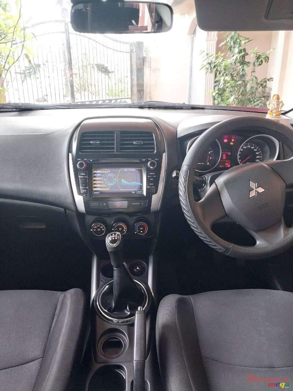 2013' Mitsubishi ASX photo #7