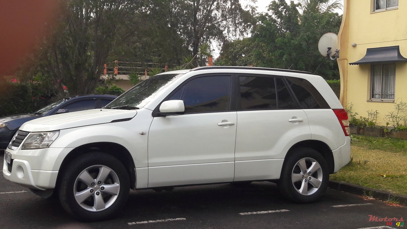2010' Suzuki Grand Vitara photo #1