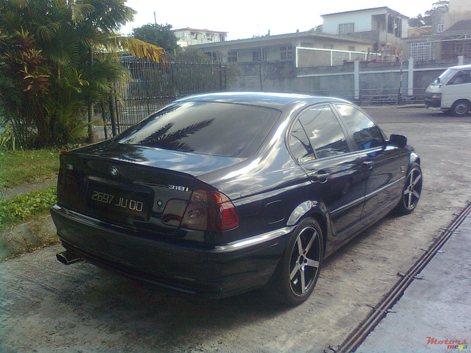 2002' BMW 318 photo #1