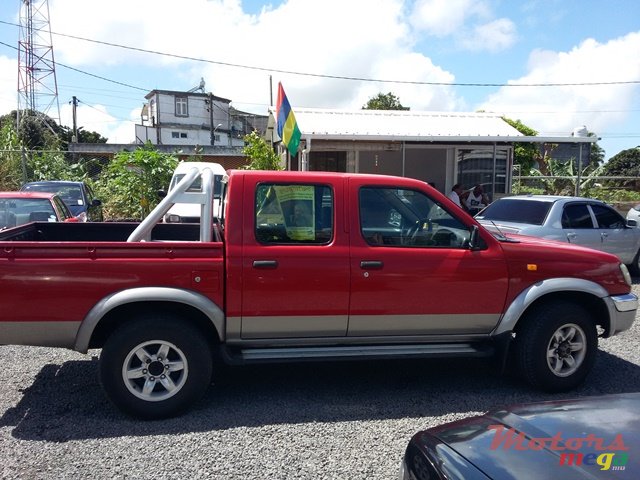 1999' Nissan 4X4 photo #3