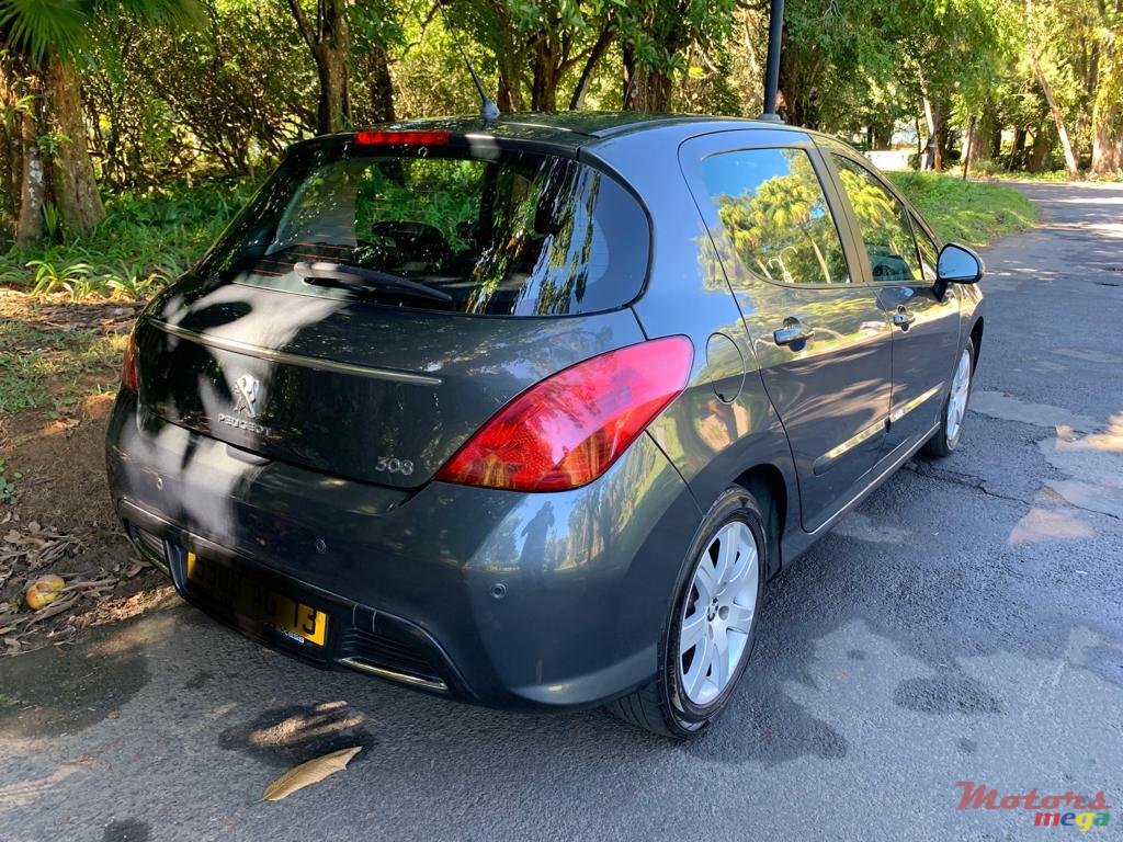 2013' Peugeot 308 photo #3