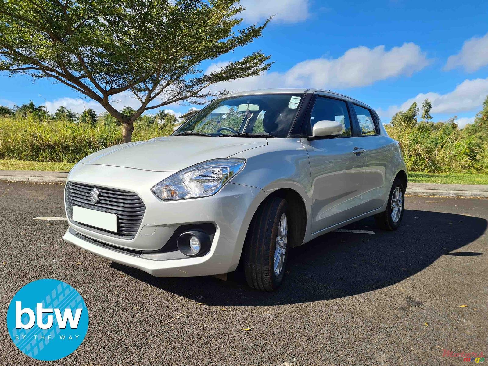 2019' Suzuki Swift photo #2