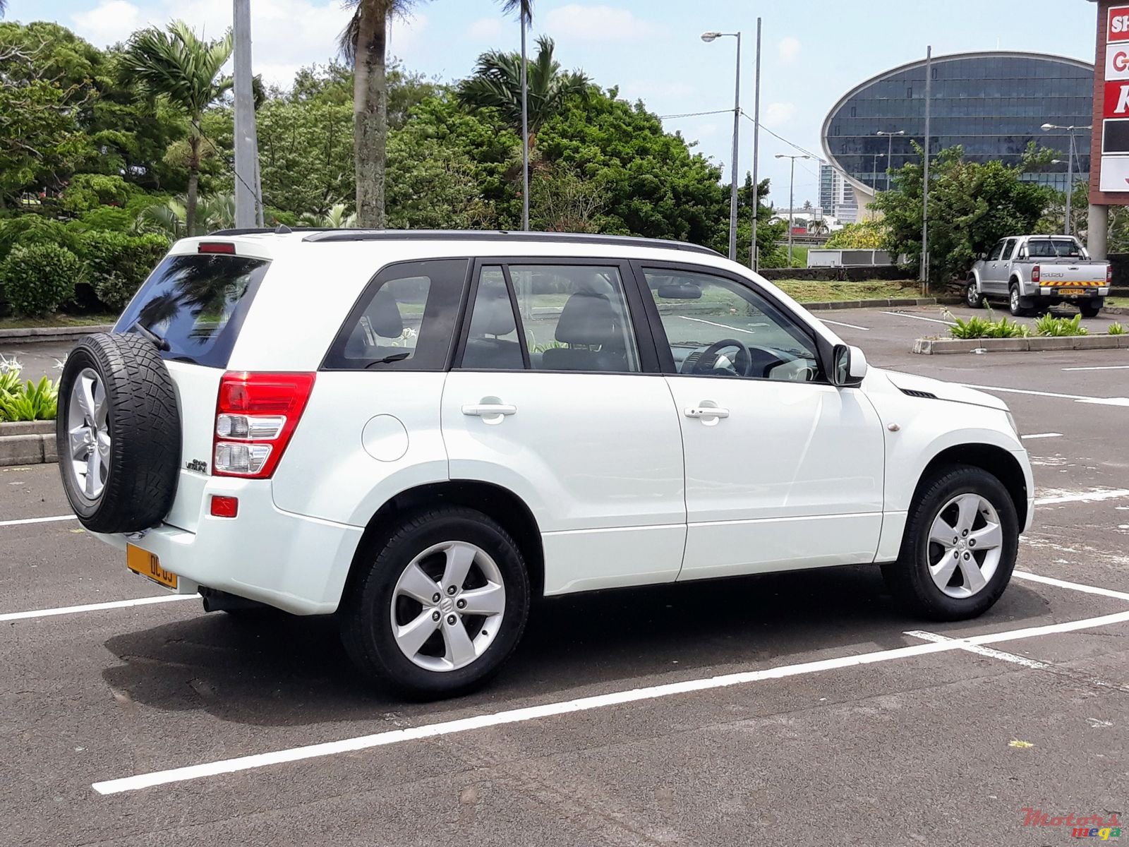 2009' Suzuki Grand Vitara photo #1