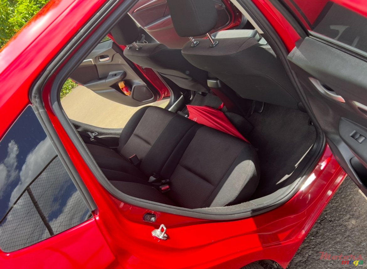 2014' Honda Fit Hybrid photo #6