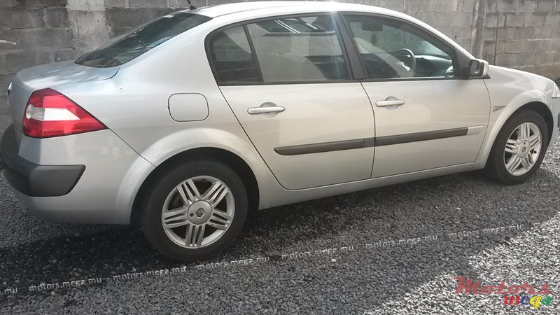2005' Renault Megane 1.6 photo #1