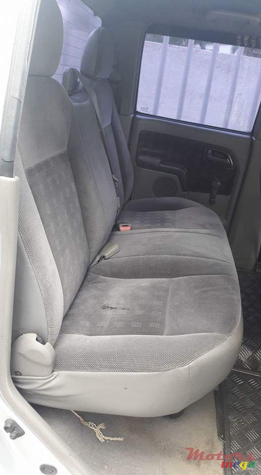 2003' Isuzu photo #6