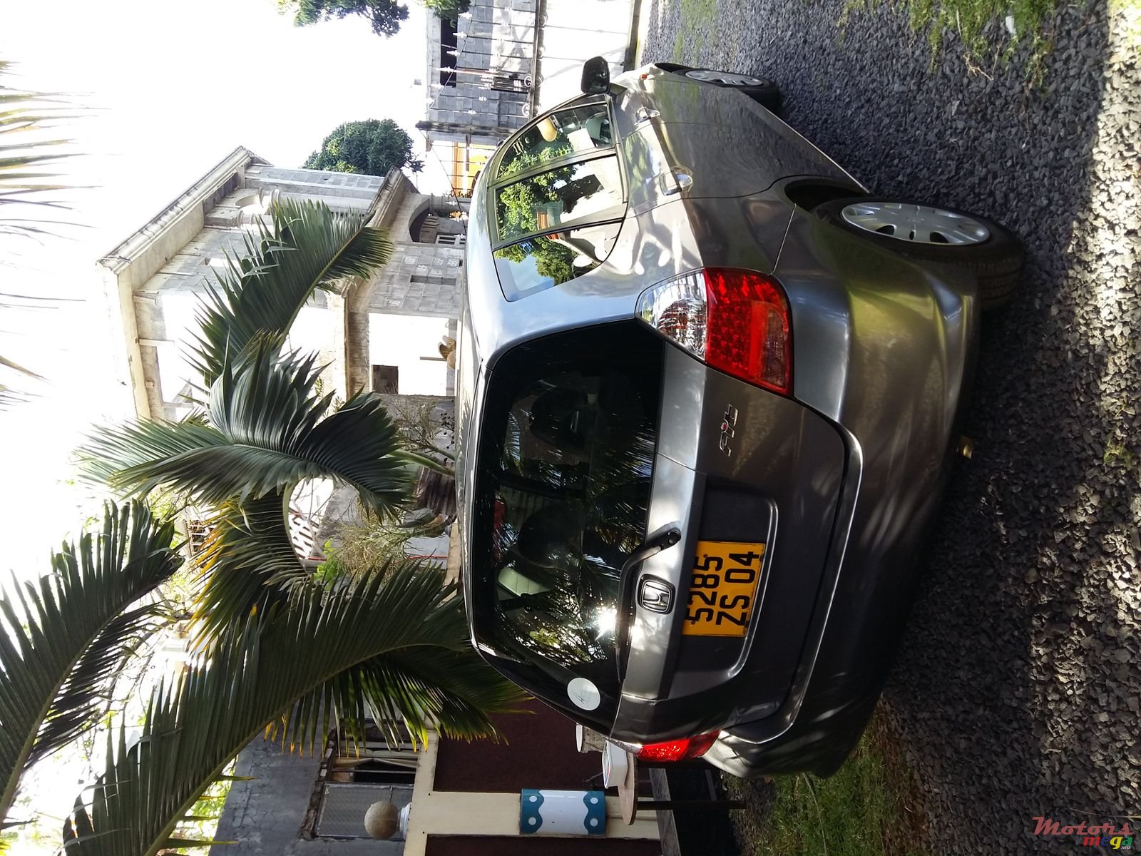 2004' Honda Fit photo #3