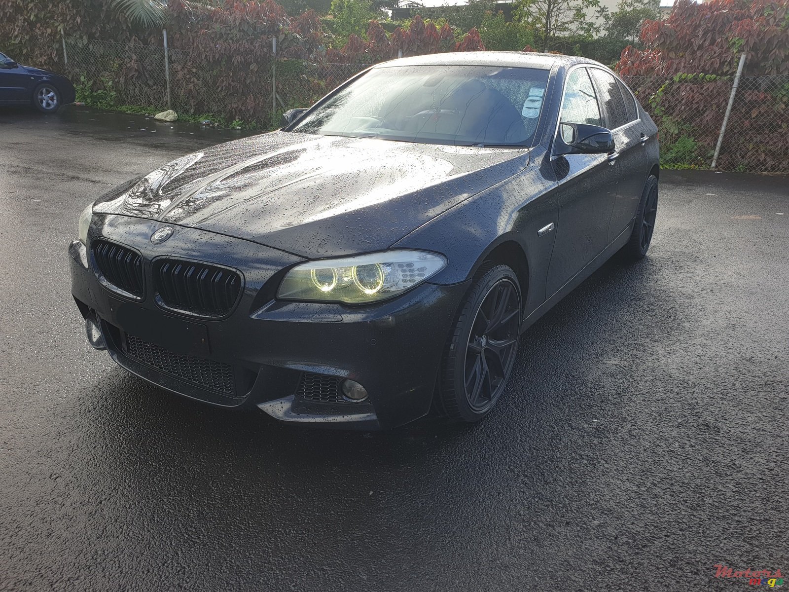 2011' BMW 5 Series photo #4