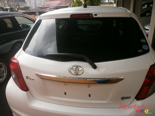 2013' Toyota Vitz Japan photo #3