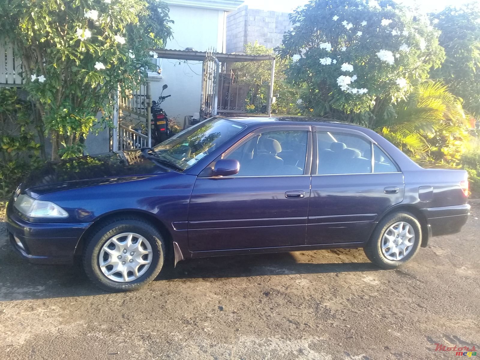 1999' Toyota Carina photo #1