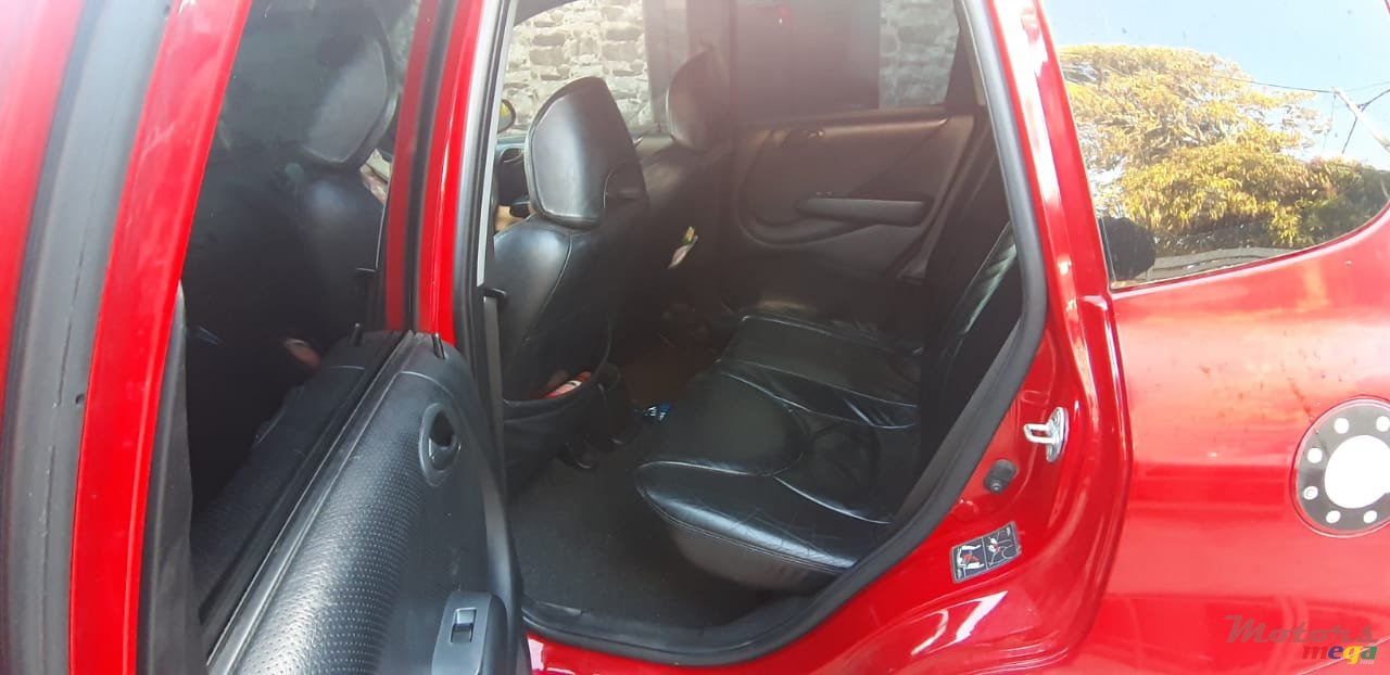 2004' Honda Jazz photo #2